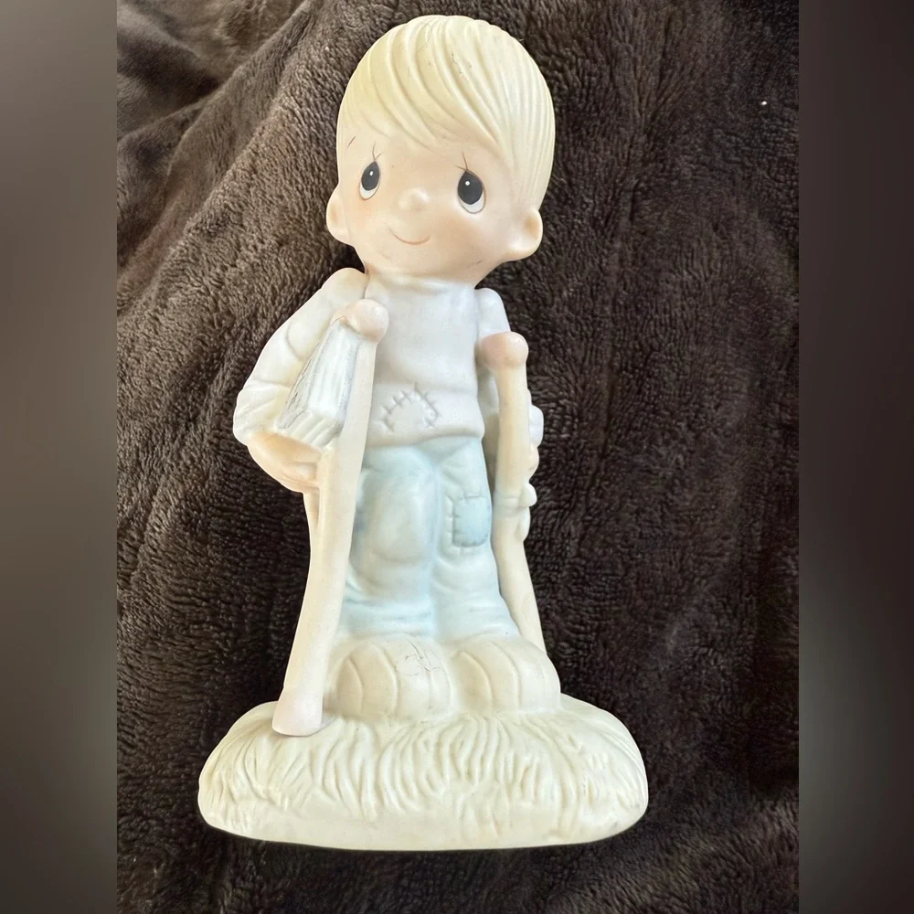 🎀3/$25🎀 Precious Moments Figurine, He Watches Over Us